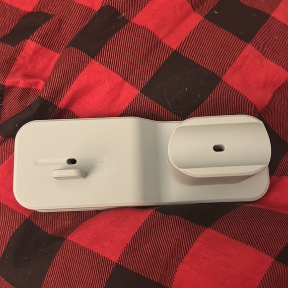 3-in-1 charging port - Picture 2 of 3